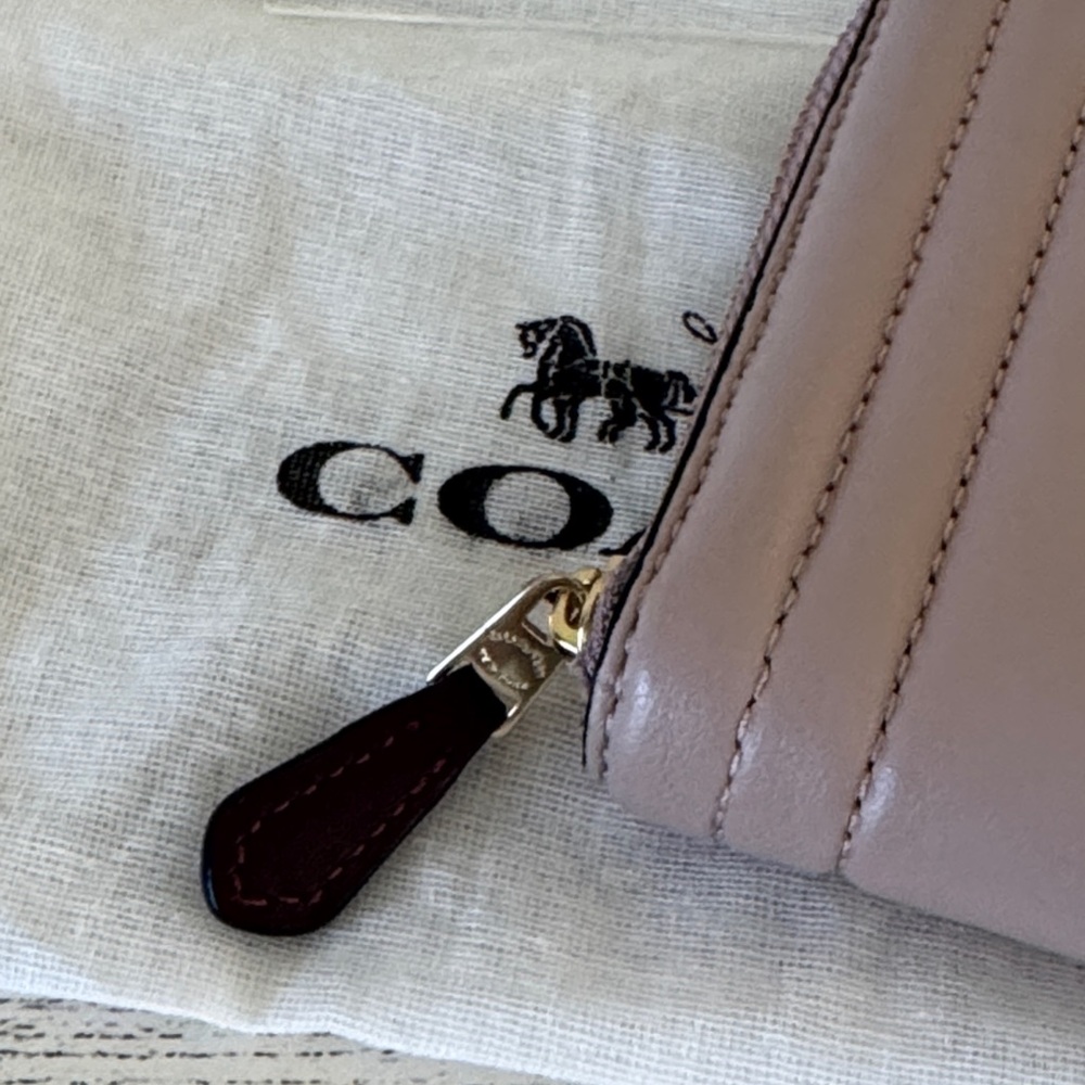 Coach Medium ID Zip Wallet in Colorblock with Border Quilting NWOT - Picture 8 of 13